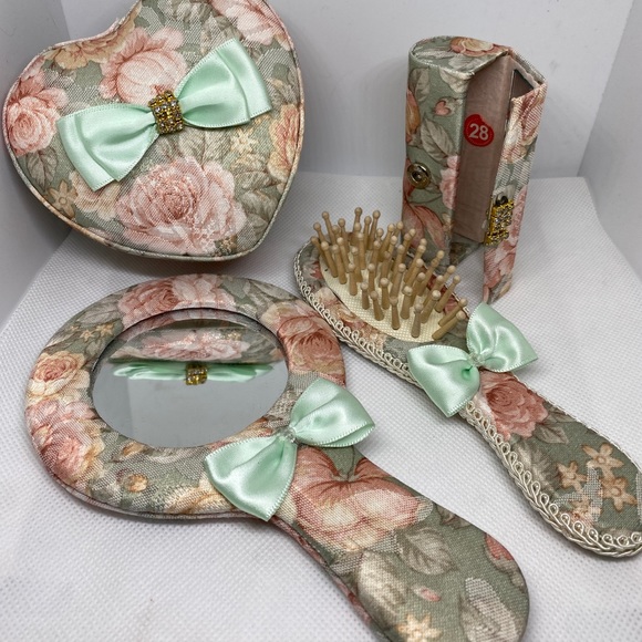 Pre Loved Mirror, Brush, Lipstick Holder, Jewelry Box - Picture 5 of 7